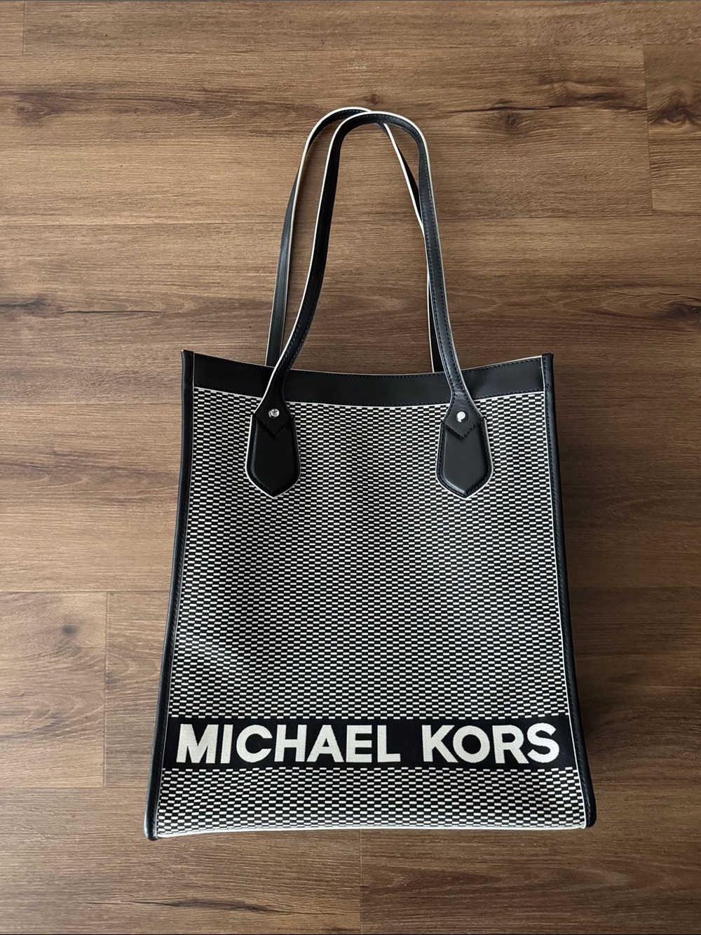 MICHAEL Michael Kors Bay Large Tote Black/Optic White - Picture 2 of 8